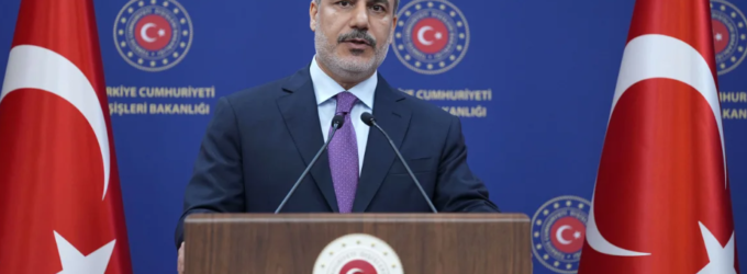 Ministro das Relações Exteriores da Turquia realiza coletiva de imprensa em Ancara