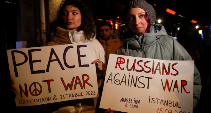 Outro êxodo russo: Muitos que fugiram para a Turquia se mudam novamente