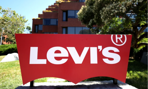 Levi’s sob ataque após fornecedor demitir centenas de trabalhadores