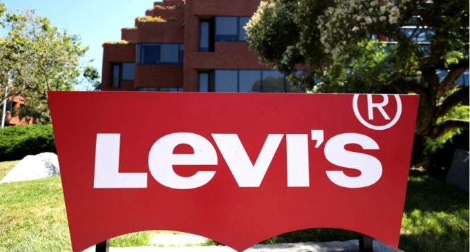 Levi’s sob ataque após fornecedor demitir centenas de trabalhadores
