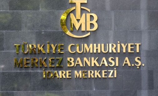 Banco Central da Turquia mantém taxas inalteradas enquanto observa a desaceleração da inflação