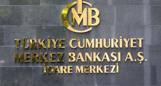 Banco Central da Turquia mantém taxas inalteradas enquanto observa a desaceleração da inflação