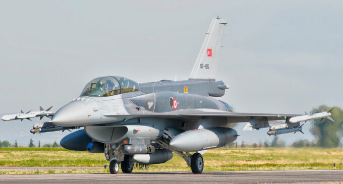 Turquia assina carta oficial para comprar caças F-16 dos EUA