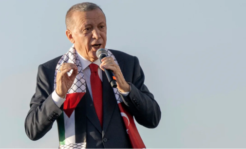 Erdogan aumenta a pressão sobre Israel enquanto a popularidade de seu partido diminui