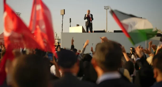 Guerra de palavras enquanto Erdogan diz que a Turquia pode intervir na guerra de Israel em Gaza