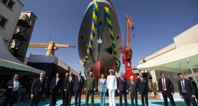 Turquia lança novo navio de guerra antissubmarino para a Ucrânia