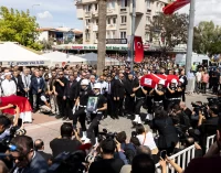 Em funeral na Turquia, família lamenta morte de ativista americana morta por tiros israelenses